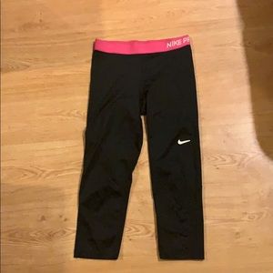 black capri nike pro leggings with a pink band
